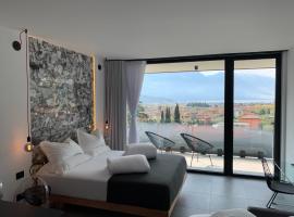 Visioni Lake View Boutique Rooms & Breakfast - Adults Friendly, hotel dicht bij: Varone-waterval, Riva del Garda