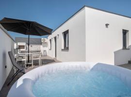 Casa Limoncino by Locap Group, hotel met jacuzzi's in Koper