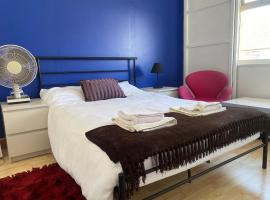 Beautiful Brighton House - Free Parking, feriebolig i Portslade