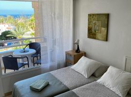 Borinquen Studio Apartment, hotell i Playa Fañabe