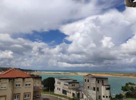 Apartamento con vistas al mar-Ola del atardecer, beach hotel in Mogro