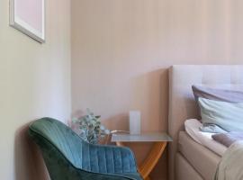 Stylisches Apartment mit Balkon / Netflix / WIFI, hotel cerca de Centro Wasserschloss Klaffenbach, Chemnitz