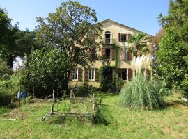 La Demeure des Fleurs, hotel v destinaci Caillavet