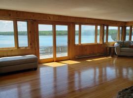 Island House, holiday home in Hancock