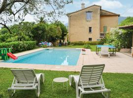 Stunning Home In Chteauneuf De Grasse With Outdoor Swimming Pool, hotel con piscina en Opio