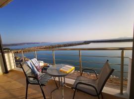 Blue Sea Apartment, Seaside, hotel a Kokkinos Pyrgos