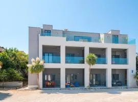 Gorgeous Apartment In Sutivan With Wifi