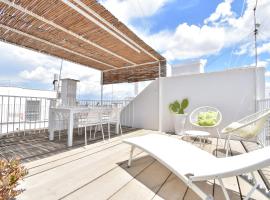 Mina's roof apartment terrace: whit sea view, hotel in Ceglie Messapica