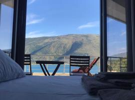Ocean views, cheap hotel in Plataria
