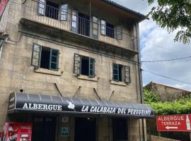 La Calabaza del Peregrino, hostel σε O Faramello