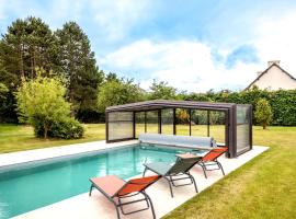 Green Lodge - Piscine chauffée et grand Jardin à proximité des Plages de Pléneuf Val-André, hotel in Saint-Alban