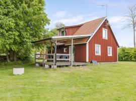 Cozy cottage at Bolmstad Sateri by Lake Bolmen, hotell i Ljungby