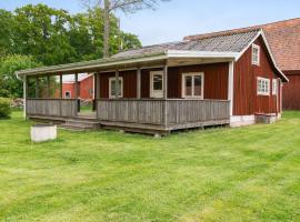 Nice cottage at Bolmstad Sateri by Lake Bolmen, rumah percutian di Bolmsö
