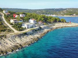 Holiday Home Tepli Bok Iv, hotel en Rogač