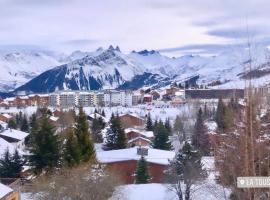 Chalet spacieux et convivial LA TOUSSUIRE, hotel v destinácii La Toussuire