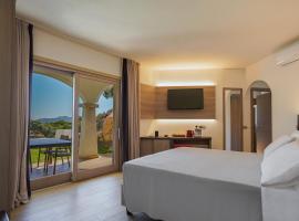 Your lovely and elegant home with garden sea view, hôtel spa à La Maddalena