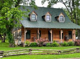Quiet Hollister Cabin Walk to Lake Taneycomo, hotel spa di Hollister
