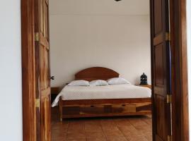 Vista Encantada Hotel & Masajes Profesionales, hotel met parkeren in Villa Canales