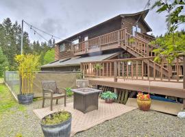 Peaceful Cabin on Horse Farm, 5 Mi to Town!, cottage ở Port Townsend