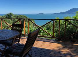 Propriedade a 80 metros da praia do Curral, casa rústica em Ilhabela