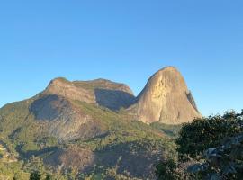 SUÍTE NO VISTA AZUL Vista para a Pedra – hotel w mieście Pedra Azul