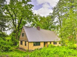 Peaceful and Elegant Cottage with Riverside View, hotel in Oregon City