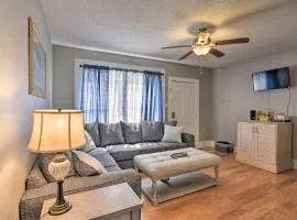 Beautiful Galveston Apt with Deck Less Than 3 Mi to Dtwn!