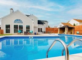 Gorgeous Graham Home with Private Outdoor Pool!, hotel in Graham