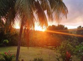 Villa tropicale charmant T2 dans un cadre verdoyant, location de vacances à Gros-Morne