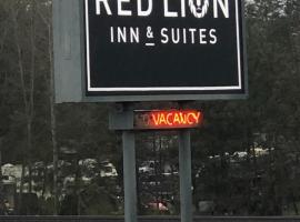 Red Lion Inn and Suites La Pine, Oregon، فندق مع موقف سيارات في لا بين