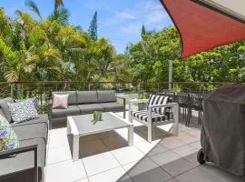 Graebill 2 Bedroom 2 Bathroom Light and Spacious Duplex Walk to Beach Great Outdoor Entertaining Area