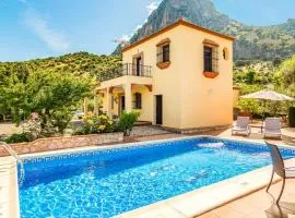 Lovely Home In El Gastor With Outdoor Swimming Pool