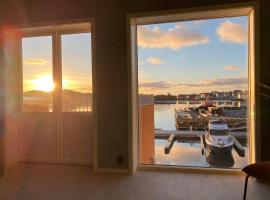 New fisherman's cottage with spectacular view, hotell i Ballstad