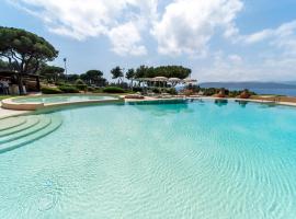 Residence Le Grazie Est: Capoliveri'de bir otel