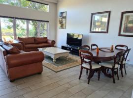 10 on Aquavista Addo River View Villa, hotel in Colchester