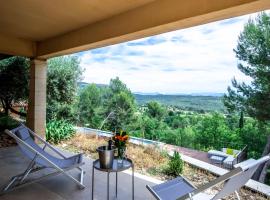 Studio Panoramic with the pool near Saint Victoire Aix en Provence, feriebolig i Le Tholonet