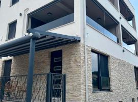 Apartmani CUBE A, hotel in Medulin