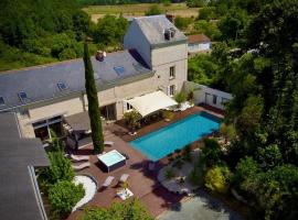 Magnifique villa avec piscine chauffée et jacuzzi، فندق مع موقف سيارات في Anché