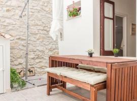 [DOWNTOWN SELINUS] Bright apartment with courtyard, hotel en Marinella di Selinunte