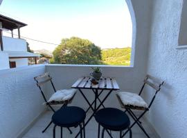 On the road house, apartment in Apeiranthos