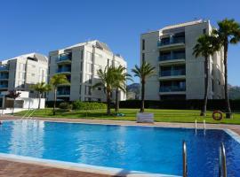 Denia Beach Suite with pool, sun terrace and tennis court, hotel met parkeren in El Verger