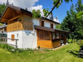 Baita Bocheto Vetriolo Levico Terme، فندق في Vetriola