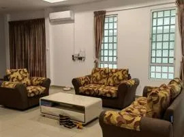 Big and cozy Homestay nearby Shell and Petronas office
