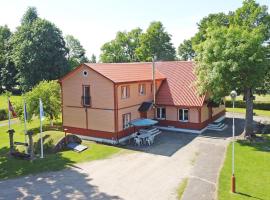 "Senoji sodyba", hotel com piscina em Anyk&scaron;čiai