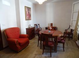 Piso en centro urbano de Puentedeume con terraza, hotel en Puentedeume