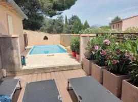 Meublé Au Bonheur clim piscine, hotel u gradu 'Beaumes-de-Venise'