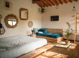 Social Garden - Private Room, country house in Calci
