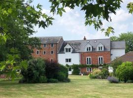 Waterside, Elmham Watermill, Norfolk, hotel with parking in North Elmham