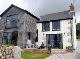 Luxurious property set in the heart of Cornwall with breathtaking views -Rhubarb Cottage, hotel con estacionamiento en Helston