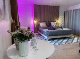 Nice Renting - Love Room Massena - Luxe Room - Jacuzzi - Terrace - King Bed - AC – hotel z jacuzzi w Nicei
